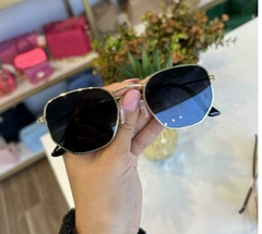 Óculos Hexagonal Preto com Dourado | acompanha case