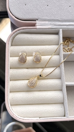 Conjunto gota cravejado dourado