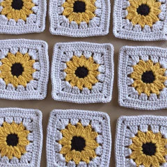Posavasos girasol artesanal hecho a mano en crochet. Ideal para apoyar vasos, tazas, el mate, tu plantita preferida y todo lo que se te ocurra. Objeto botánico que integra la esencia y sabiduría de la manzanilla a tus momentos cotidianos.