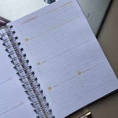 Planner 2025 - CAPA PERSONALIZADA na internet