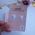Brinde Tag com brinco - margaridas - Emi designer