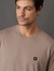 Camiseta Masculina Patch Calvin Klein Jeans Caqui Medio CM5OC01TC731 - Prime Store Itaperuna