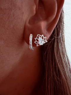 solitario flor de loto - Mujer bonita