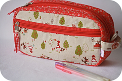 Estojo com bolso frontal Chapéuzinho Vermelho