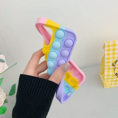Capa para Iphone de Silicone Anteestesse Pop It Crianças e Adultos Vários Modelos - Many Store
