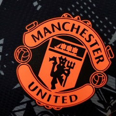 Camisa Jogador Manchester United Camuflagem Preta 22/23 na internet