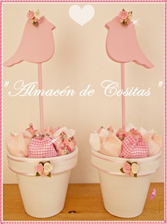MACETA CON TULIPANES Y TOPPER PAJARITO EN MADERA - Almacén de Cositas
