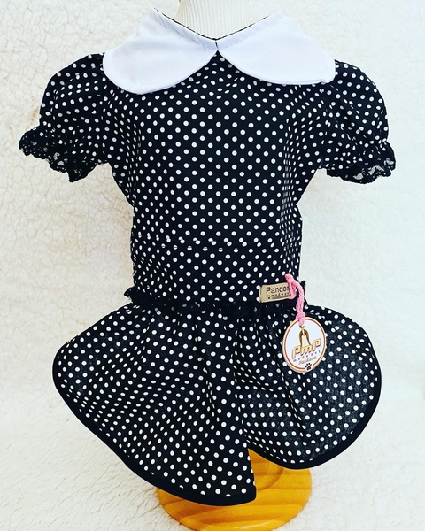 Vestido preto com bolinhas brancas e gola branca, ideal para pets, inspirado na personagem Wandinha.