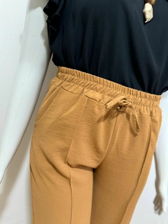 Calça pantalona - TAM G2 na internet