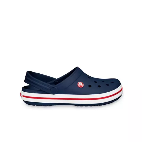 Calzado Crocs Crocband AD unisex color azul marino con detalles en blanco y rojo, diseño clásico con agujeros de ventilación y correa trasera ajustable