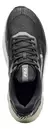 Zapatillas deportivas para hombre, modelo Fila Maxximus en colores negro, gris y plata.