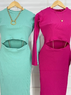 vestido com recorte e mangas longas na internet