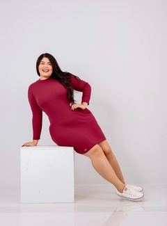 Vestido PLUS gola alta manga longa