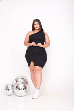 vestido plus nula manga com fenda frontal