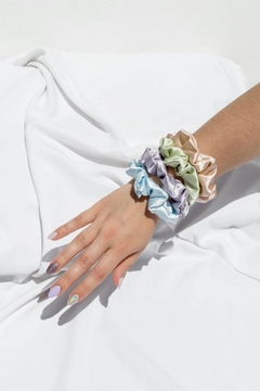 Scrunchie de satén - tienda online