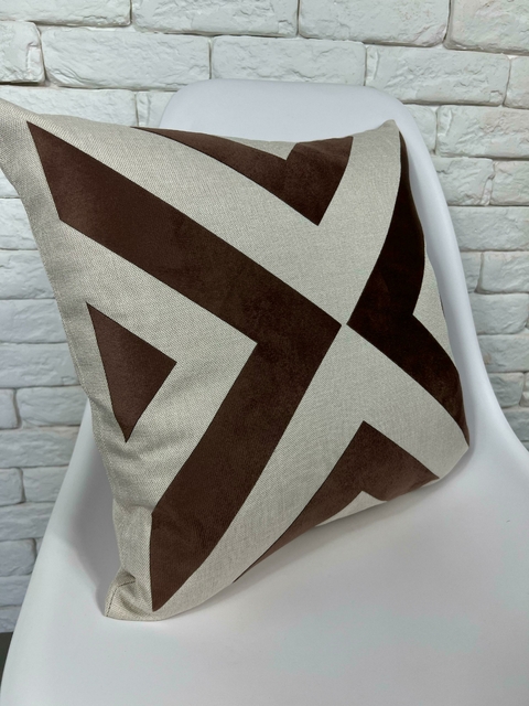 CAPA A. GEOMÉTRICA MARROM - comprar online