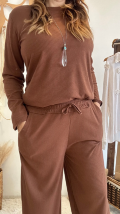 Conjunto malha canelado na internet