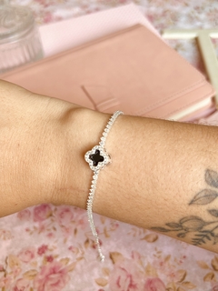 Pulseira Trevo Cravejada na internet