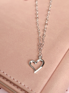 Chocker Coraçõezinhos com pingente na internet