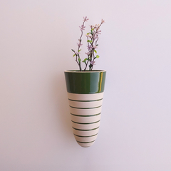 Vaso de Parede Cone - Listrado na internet