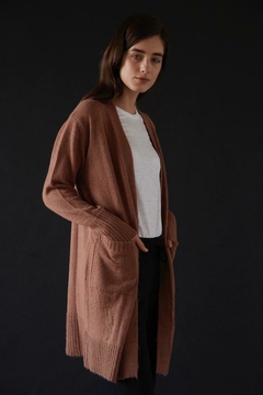 Cardigan Alpaca Habano - comprar online
