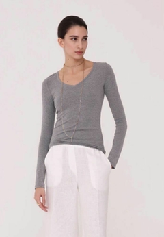 REMERA V GEA MANGA LARGA GRIS - comprar online