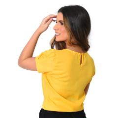 Blusa Sarah em Crepe GGT - Leveza e Feminilidade com Detalhes Delicados - comprar online