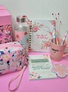 Kit Mães Devocional floral Rosa - comprar online