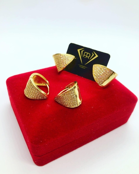 Brinco argola com zirconia