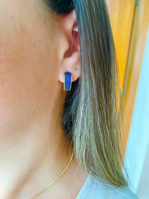 Brinco argola azul