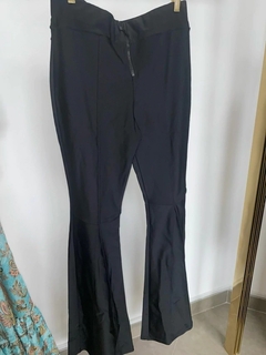 038533 CALCA ZIPER FLARE - Ellu moda feminina P ao Plus size