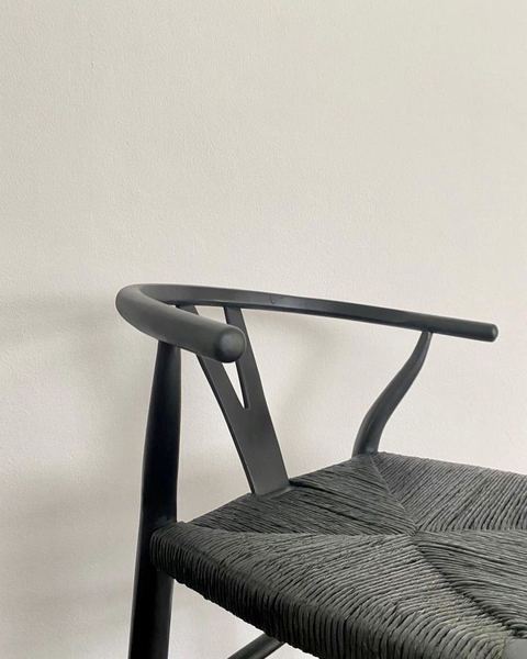 BANQUETA WISHBONE LAQUEADA NEGRA