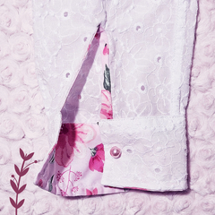 Camisa Malvavisco - Broderie blanco con detalle floral rosa - Manga 3/4 - comprar online