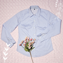 Camisa Petunia - Rayas celestes - Detalles liberty en puños y cuellos - comprar online