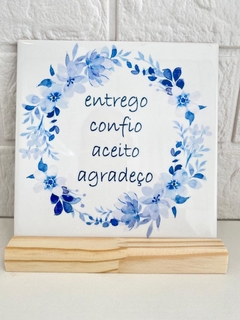 Azulejo Entrego, confio, aceito, agradeço