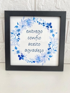 Azulejo Entrego, confio, aceito, agradeço na internet
