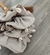 Scrunchie buzios gris - comprar online