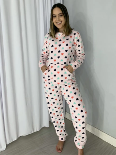 Pijama Fleece com Bolso - Coração Rosa Claro