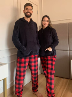 KIT CASAL - Pijama Fleece com Bolso - Blusa Preta & Calça Xadrez - comprar online