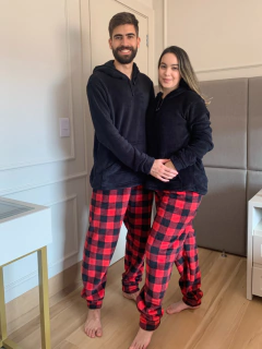KIT CASAL - Pijama Fleece com Bolso - Blusa Preta & Calça Xadrez na internet