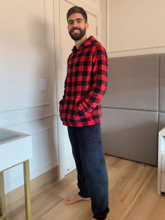 Pijama Masculino Fleece com Bolso - Blusa Xadrez Vermelha & Calça Preta - loja online