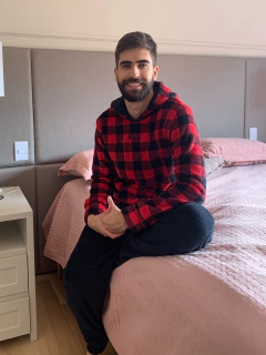 Pijama Masculino Fleece com Bolso - Blusa Xadrez Vermelha & Calça Preta