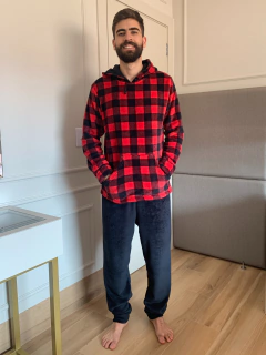 Pijama Masculino Fleece com Bolso - Blusa Xadrez Vermelha & Calça Preta - comprar online