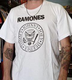 remera huntley ramones - comprar online