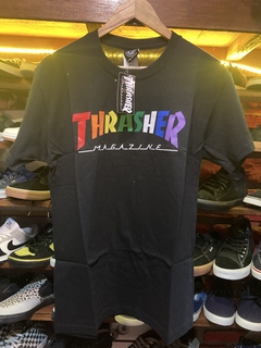 Remera thrasher rainbow