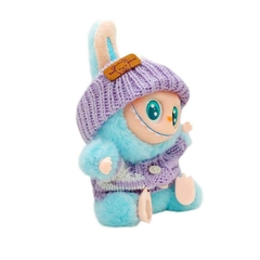 Labubu Plush con Sweater – Edición Kawaii Invierno en internet
