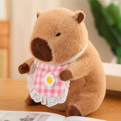 Peluche Capybara con delantal 30cm - comprar online