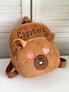 Mochila Peluche Capybara Kawaii — 23 x 20cm - comprar online