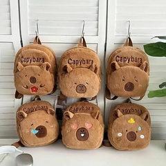 Mochila Peluche Capybara Kawaii — 23 x 20cm - tienda online