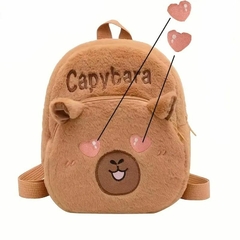 Mochila Peluche Capybara Kawaii — 23 x 20cm en internet